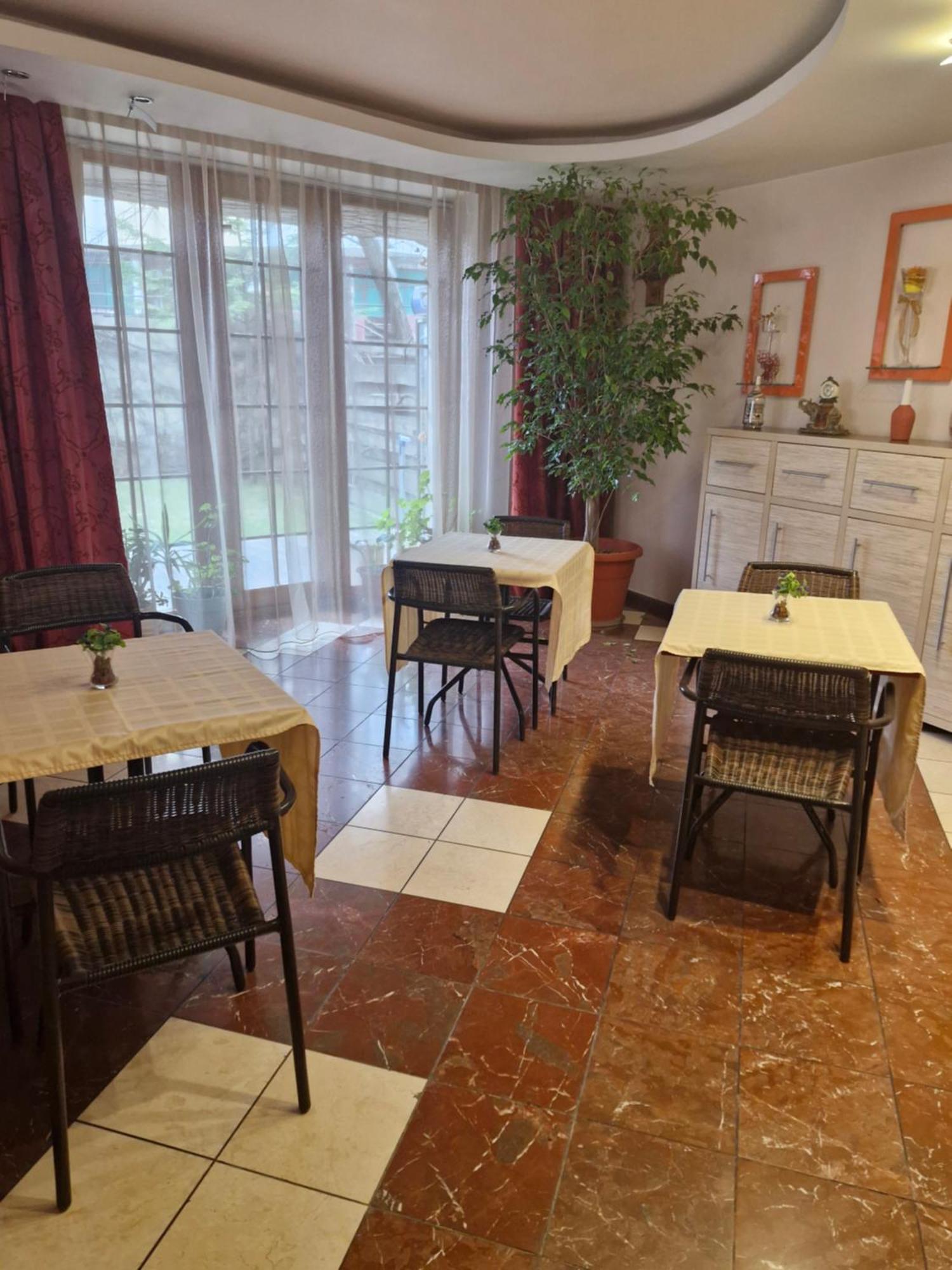 Hotel Home Sweet Home Chişinău Extérieur photo